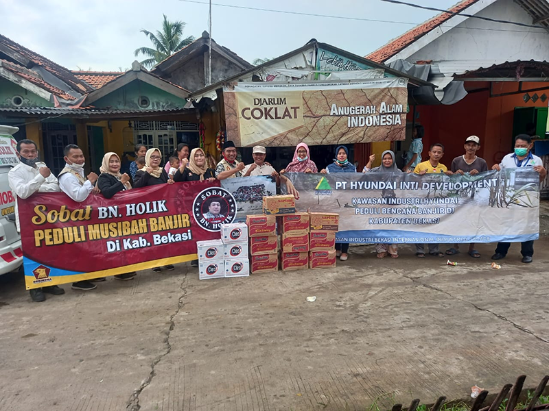 Penyerahan Pertama Bantuan Banjir 